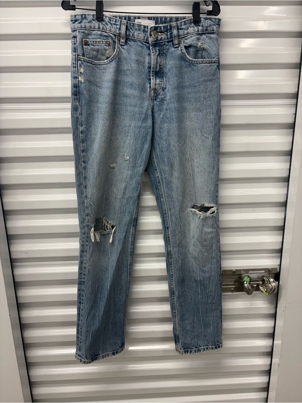 ZARA Light Wash Blue Distressed Straight Denim Jeans 5-Pocket Button Zip